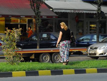 Orădenii care trec peste scuarul din Bulevardul Dacia, amendaţi de Poliţia Comunitară
